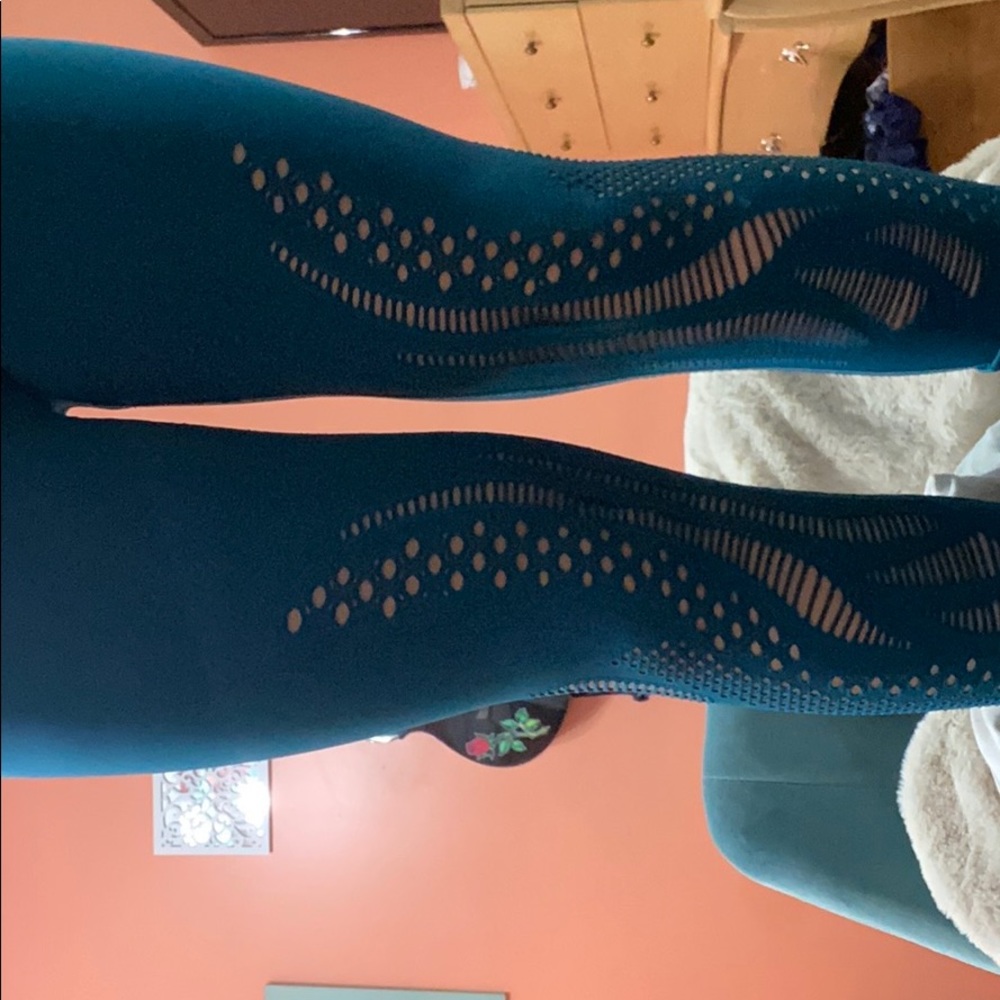 Very cute Fabletics legging! Barely worn!